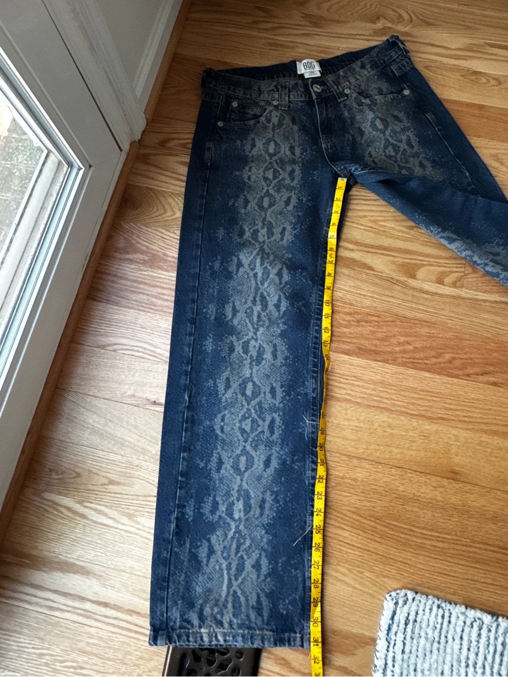 BDG Kayla Lowrise Snake Print Wide Leg Jean Blue Snakeskin Y2K Low Rise Size 30 - Picture 9 of 13
